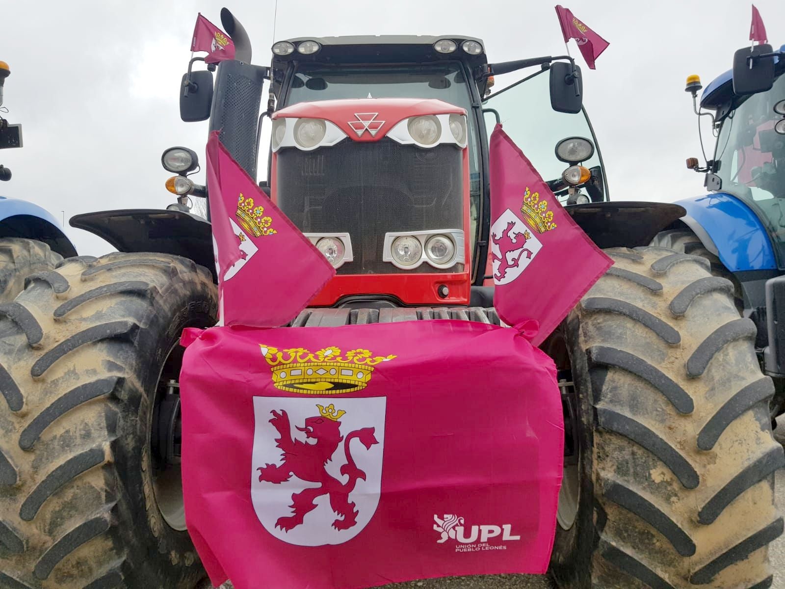 Los tractores ponen voz al campo al medio rural de León