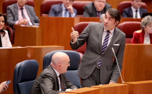 Suárez-Quiñones defiende la legalidad de la venta de los todoterrenos forestales