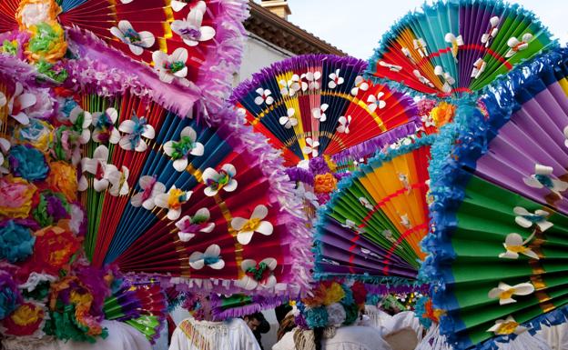 El Antruejo de Llamas de la Ribera nombra 'Guirrio Honorífico' al periodista Fernando Ónega