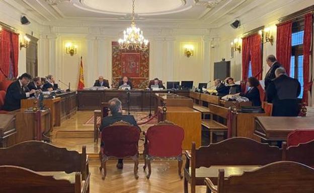 La defensa de la acusada de estafar 6,5 millones de euros insiste en su inocencia al tratarse de «una mandada» que «hacía lo que le decían los jefes»