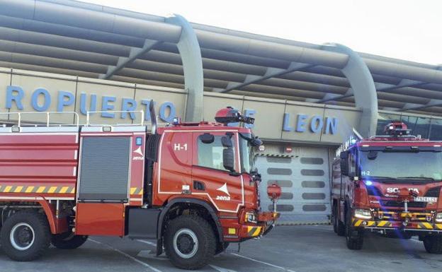 El Aeropuerto de León adquiere dos nuevos camiones de bomberos