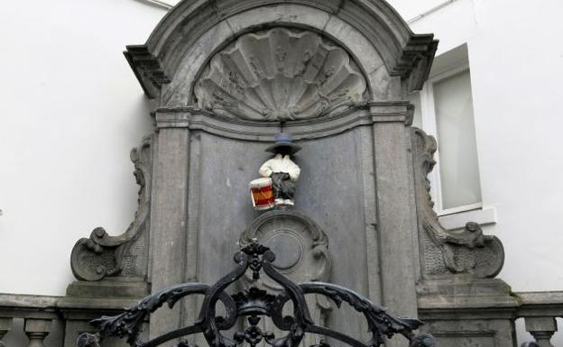 El Manneken Pis se viste por primera vez de rociero