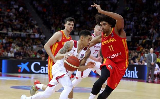 España tropieza ante Polonia en Zaragoza