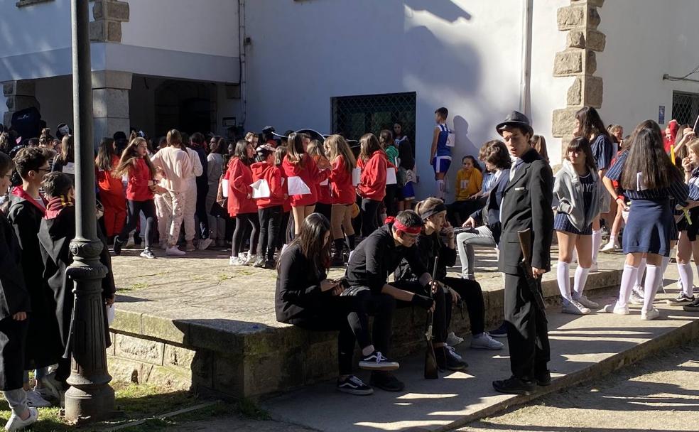 Jóvenes a la caza de premios en Carnaval