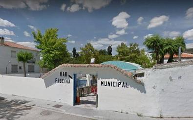 El pueblo de José Luis Cuerda evita el cierre de su único bar