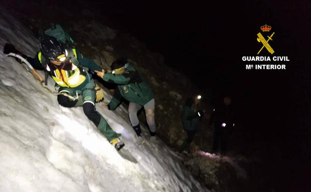 La Guardia Civil rescata a cuatro personas en dos actuaciones diferentes en el Pico Bodón y el Canal de Pedavejo