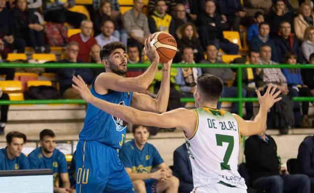 El alero Manu Vázquez cierra la plantilla del Ciudad de Ponferrada