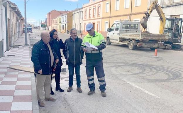 Santa María del Páramo avanza en su 'plan de aceras y pavimentación' del municipio