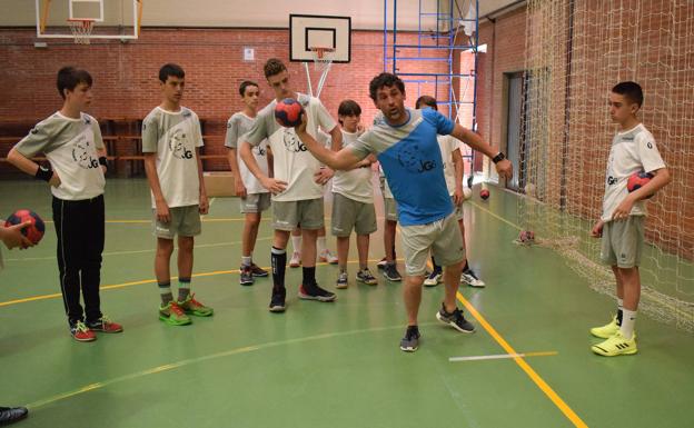 Cubiertas las plazas para el III Campus de Balonmano Juanín García