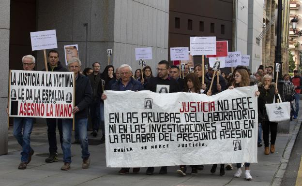 «A Sheila le han fallado todos los que se encuentran en cómodos despachos»