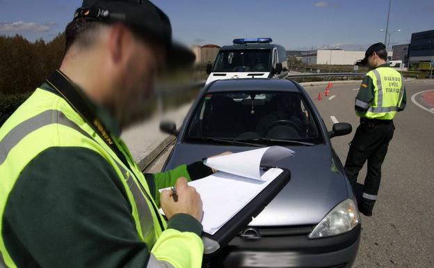 Localizado un conductor que se grabó circulando a 220 km/h en la A-2 y lo colgó en las redes