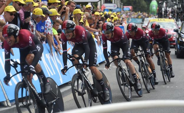Moscon, descalificado de la Kuurne-Bruselas-Kuurne por tirarle una bici a un rival