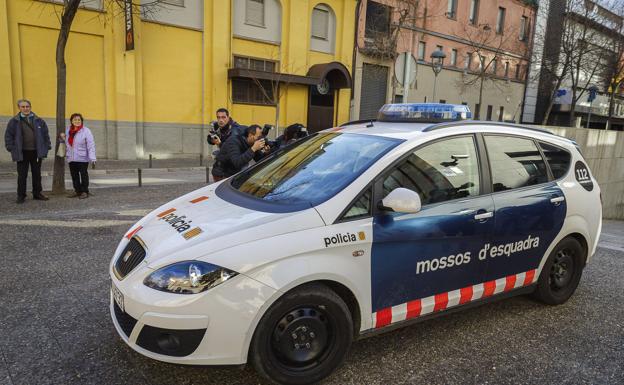 Prisión sin fianza a los tres detenidos por agredir sexualmente a una mujer en Barcelona