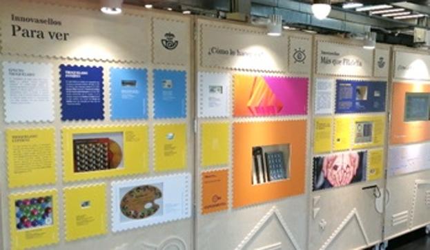 Correos expone sus sellos más innovadores en la Oficina Principal de León