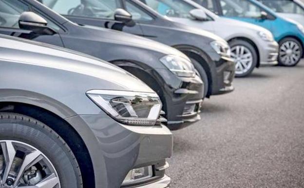 Una mujer se enfrenta a dos años de prisión por no entregar dos coches de renting ni pagar su renta