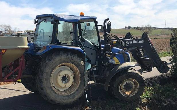 Un herido al volcar con su tractor en la carretera que une Cubillas y Gigosos de los Oteros