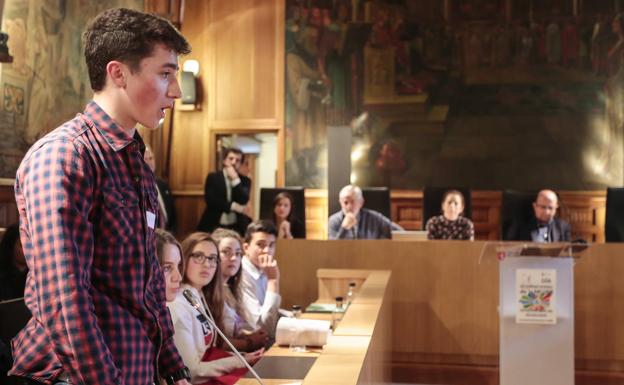 Los jóvenes de institutos leoneses presentan sus ideas en la Diputación para conseguir la igualdad real en la sociedad