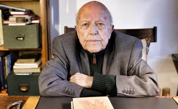 El presidente de la Junta de Castilla y León muestra sus condolencias por la muerte del escritor José Jiménez Lozano