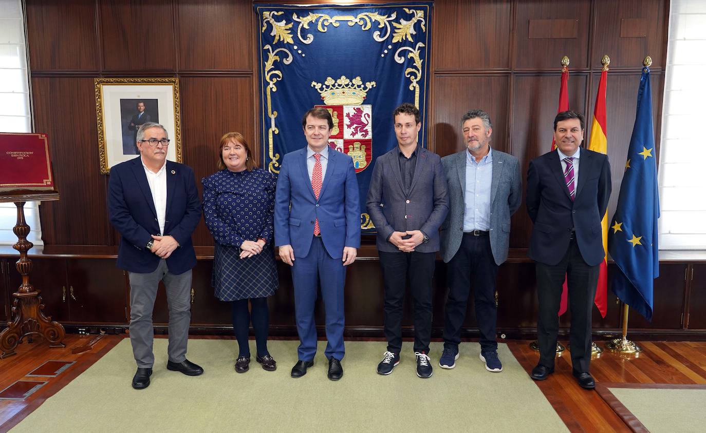 El presidente de la Junta se reúne con representantes de la Asociación de Comarcas Mineras de España