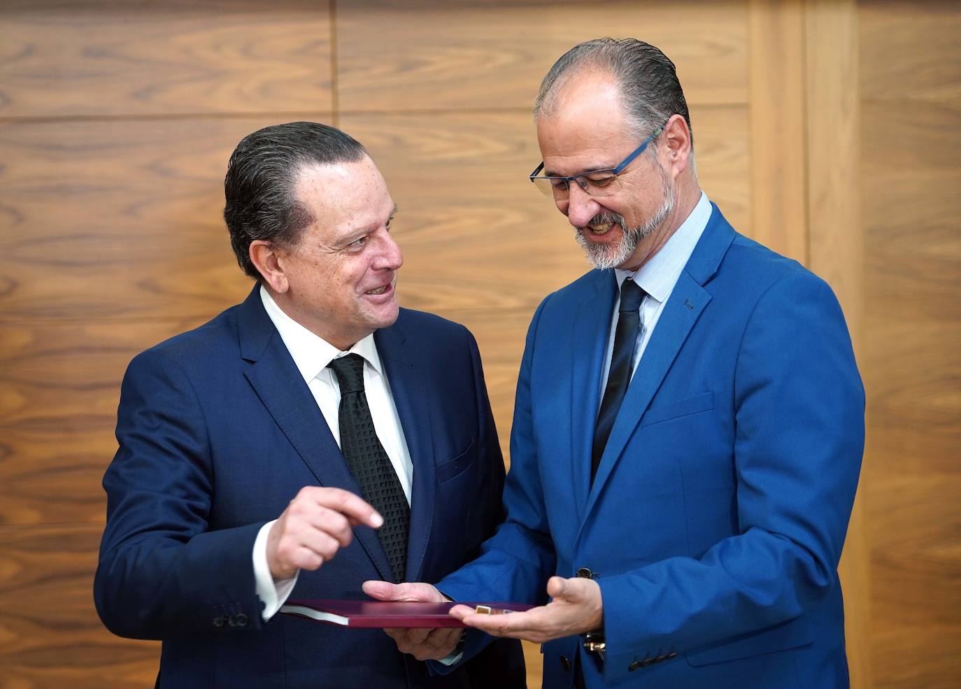El Consejo de Cuentas entrega la Memoria de 2019 al presidente de las Cortes de Castilla y León