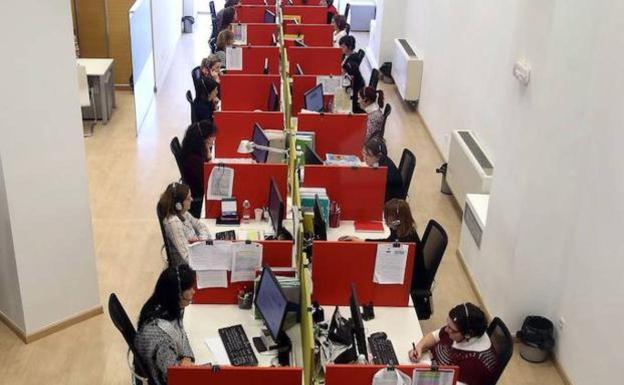 La Junta refuerza el servicio de atención al ciudadanos 012 por el Covid-19