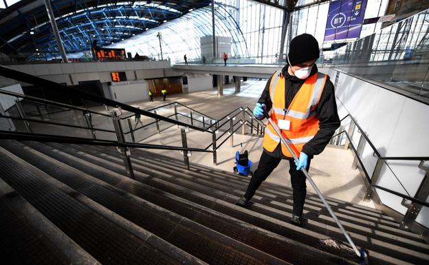 La posibilidad de 250.000 muertes cambió el rumbo de Johnson