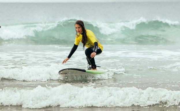 María Martín Granizo, «emocionada» tras proclamarse campeona del mundo por equipos de surf adaptado