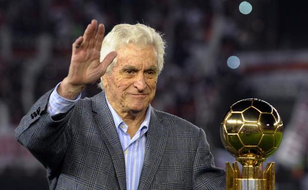 Muere Amadeo Carrizo, leyenda del fútbol argentino