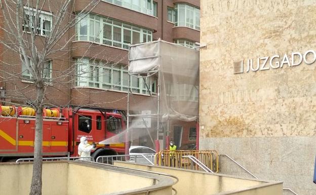 Los Juzgados de León cierran parte del inmueble tras dos casos positivos