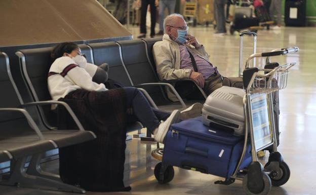 Interior restringe el acceso de viajeros en todos los puertos y aeropuertos del país