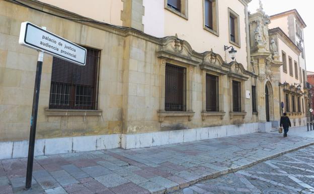 La Audiencia de León reabrirá sus puertas este martes tras la desinfección de su sede
