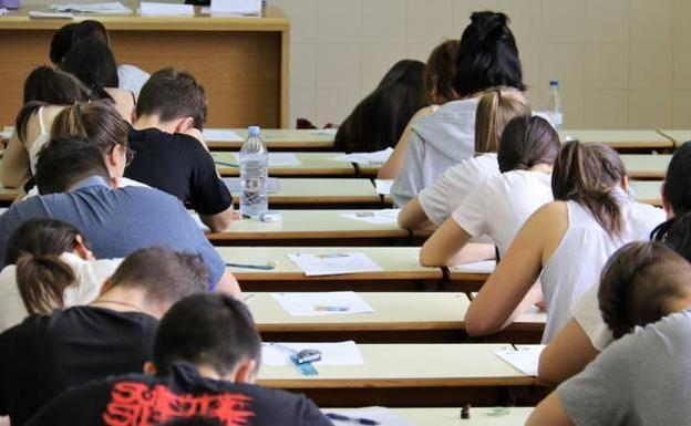 Una estudiante de Sahagún reclama en Change.org la cancelación de la Ebau «por motivos excepcionales»
