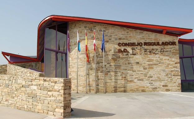 La DO Bierzo recomienda mantener la actividad en bodegas y viñedos pero evitar el trabajo en cuadrilla