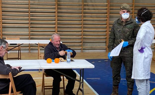 El Servicio Sanitario del Mando de Artillería de Campaña ofrece atención sanitaria a los sin techo