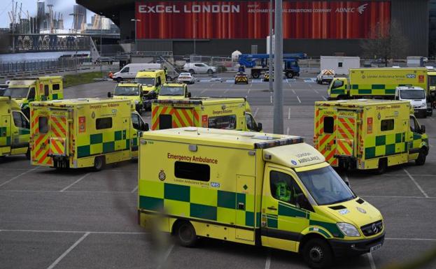 Johnson prepara el terreno para prolongar las restricciones