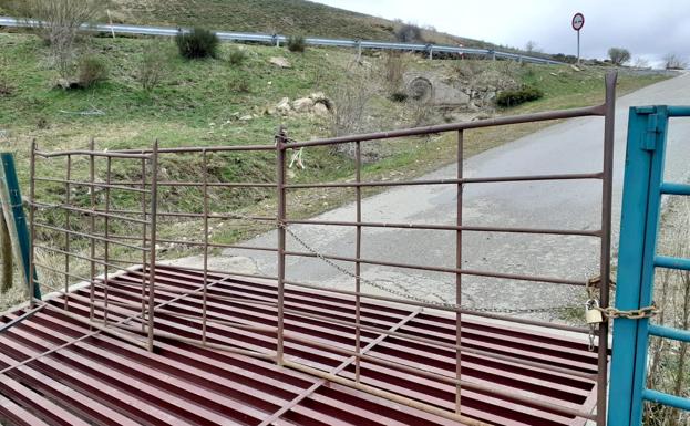 Maraña 'se tranca' y cierra todos los caminos para evitar el paso del Covid-19