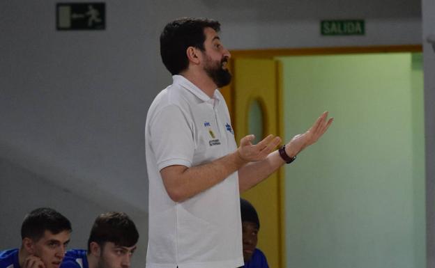 David Barrio, entrenador de Ciudad de Ponferrada: «Creo que es imposible acabar la temporada»