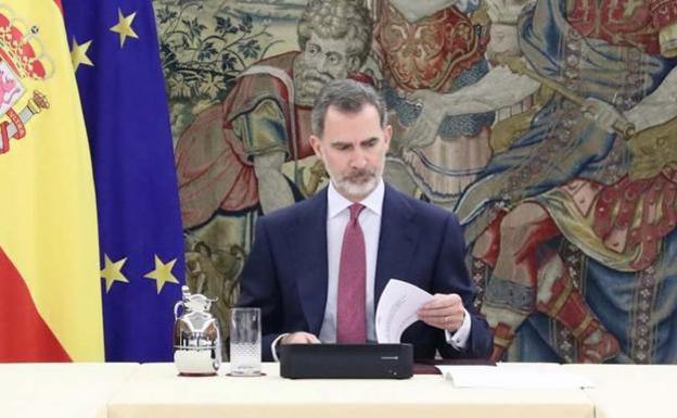Felipe VI aplaude «el redoblado esfuerzo» de la Policía y la Guardia Civil en León