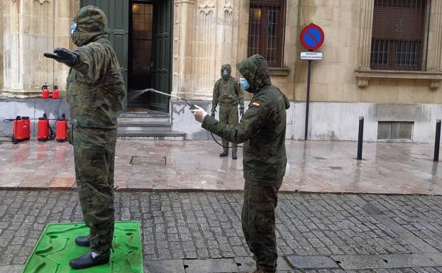 El Ejército de Tierra se despliega en León para desinfectar la Audiencia Provincial y los Juzgados