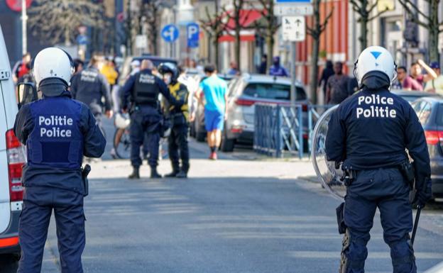 La policía detiene a 65 personas en las protestas por la muerte de un joven durante una persecución