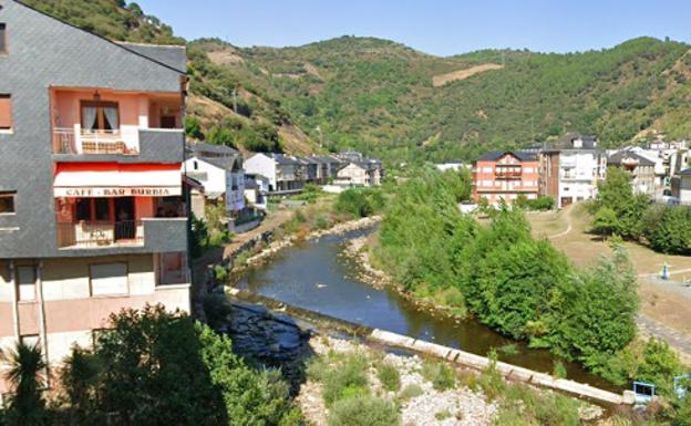 El Seprona identifica a un pescador en el río Burbia durante el estado de alarma