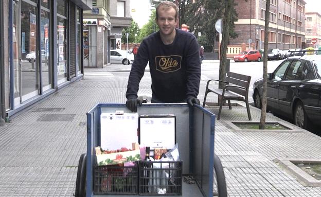 #Héroesdehoy | José Antonio, repartidor: «A veces te vas triste porque ves a mucha gente sola»