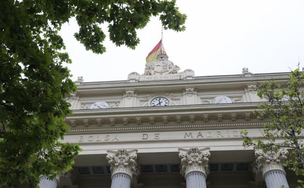 La Bolsa retrocede otro 1,1% lastrada por la banca