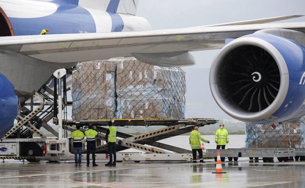 Castilla y León recibe más de un millón de productos de protección en vuelo procedente de Shanghai