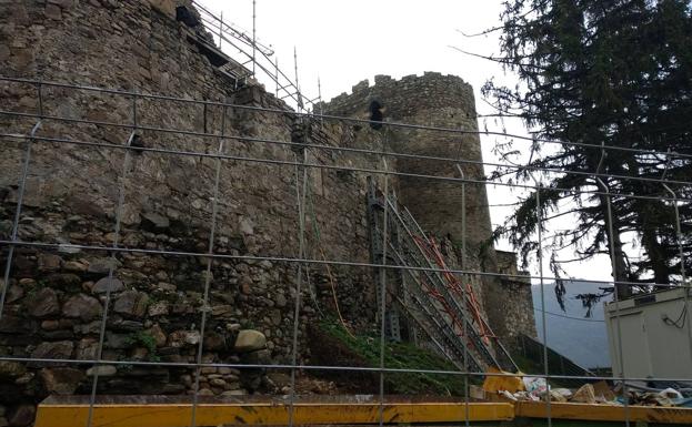 Ponferrada reanuda las obras de rehabilitación del Castillo Viejo tras el parón por el Covid-19