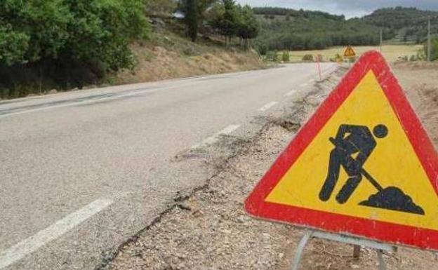 La Junta corta al tráfico un tramo de la carretera LE-142 de Astorga a Molinaseca por obras de renovación del firme