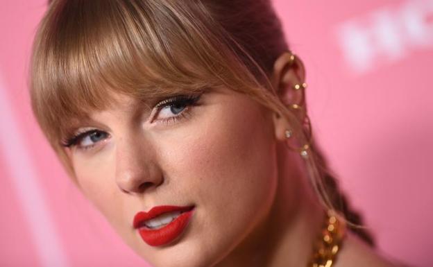 Taylor Swift ataca a su antiguo sello discográfico por publicar un álbum sin su permiso