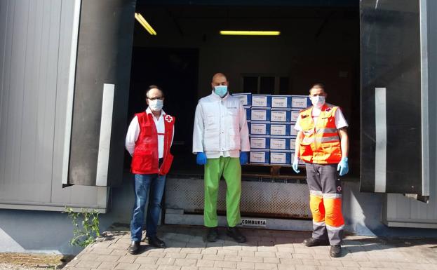 Pharmadus dona 13.000 infusiones a Cruz Roja León para colaborar en el reparto de comida a domicilio