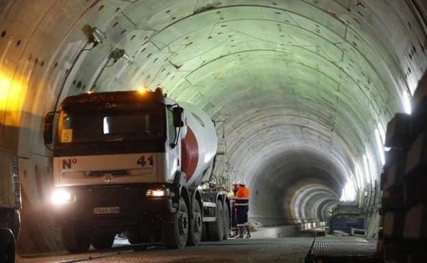 La covid-19 deja a la obra de la variante de Pajares con «escasez de personal cualificado» al verse afectados los trabajadores
