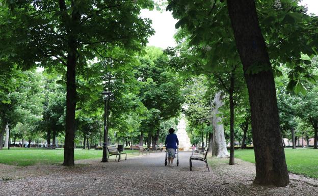 Los espacios verdes de la ciudad abren sus puertas a paseos y deporte